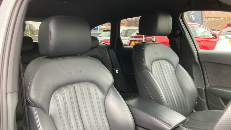 Audi A6 2.0 TDI Ultra Black Edition 5dr S Tronic Diesel Estate